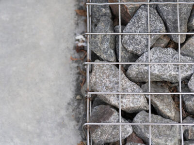 W jaki sposób są wykonywane ogrodzenia gabionowe